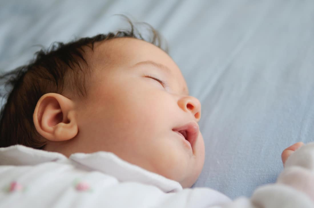 Wie du deinem Baby zu einem längeren Mittagsschlaf verhelfen kannst
